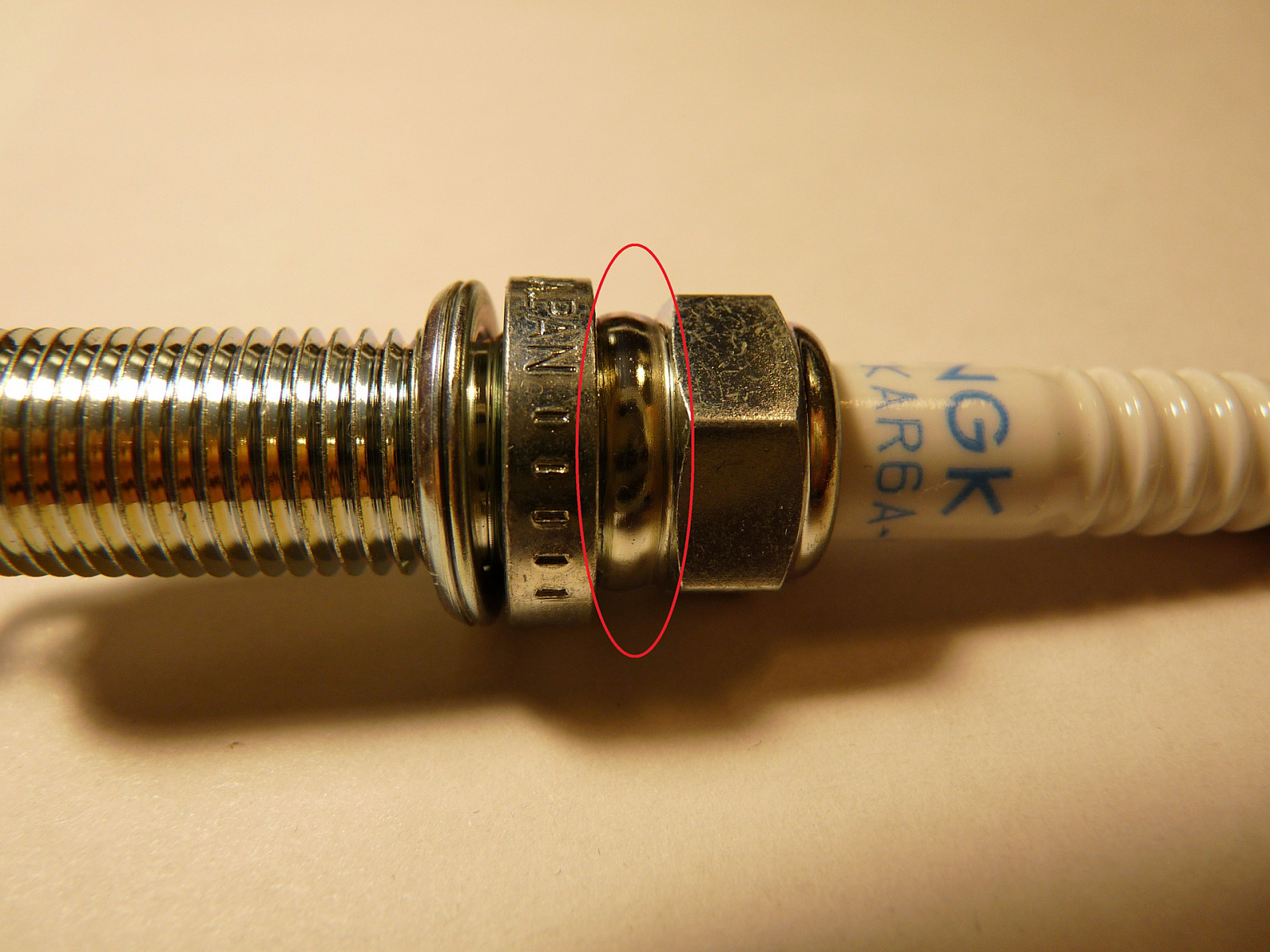 Свечи NGK, корпус